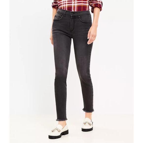 LOFT  Size 14 Curvy Frayed Mid Rise Skinny Jeans in Washed Black Wash - Picture 1 of 6
